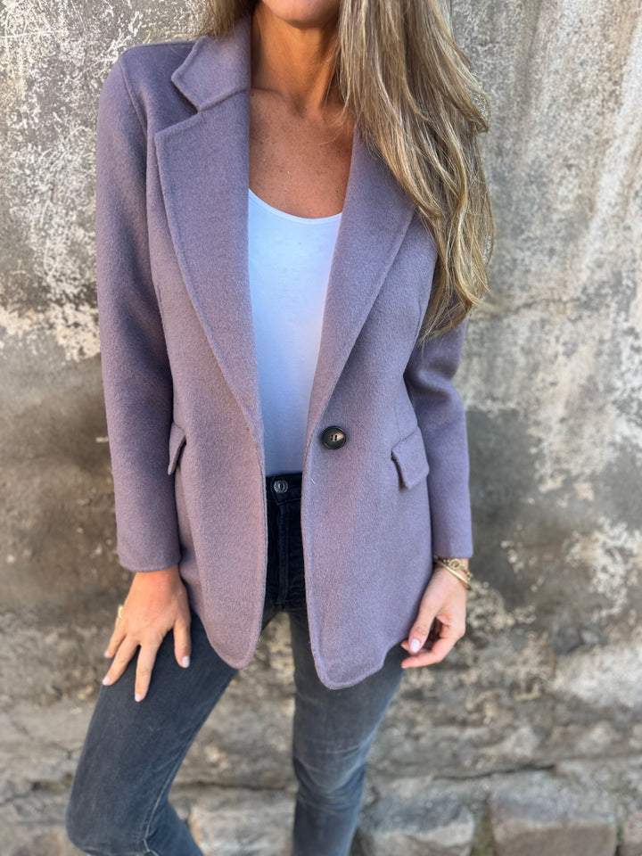 Zoe™ | From Boardroom to Brunch, Your Perfect Blazer